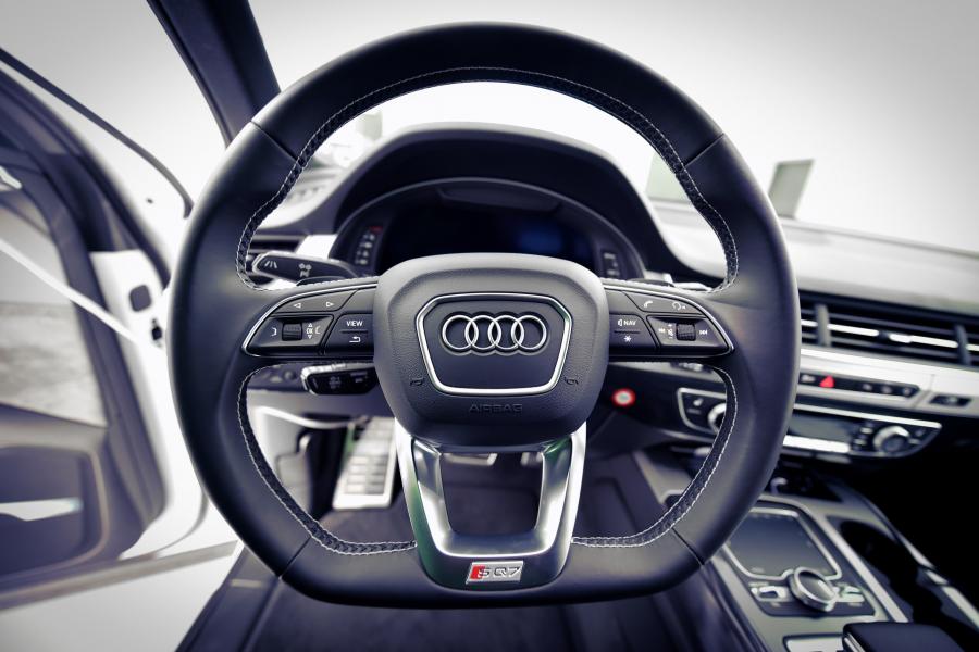 Панель приборов Audi SQ7 TDI by Speed Buster 2017 года  (фото 9 из 9)